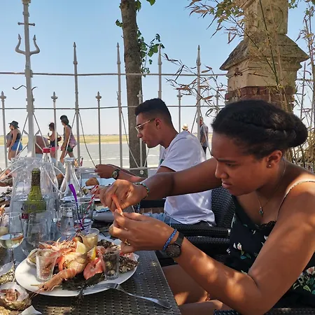 De L'omois 2* באולן-אן-ברי