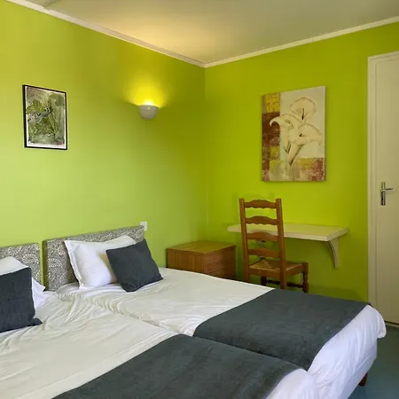 De L'omois Szálloda 2*