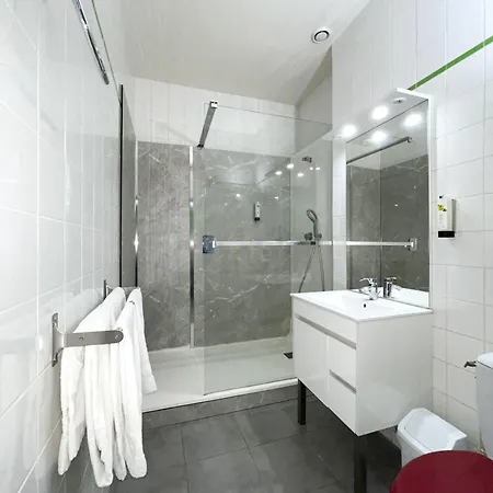 Szálloda De L'omois 2*