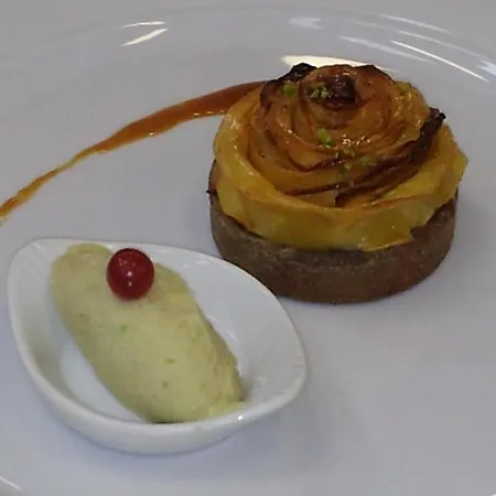 מלון De L'omois 2*