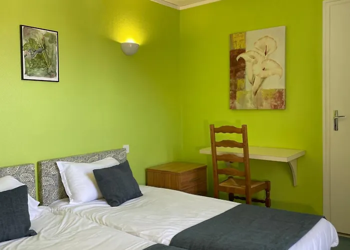 De L'omois Szálloda 2*