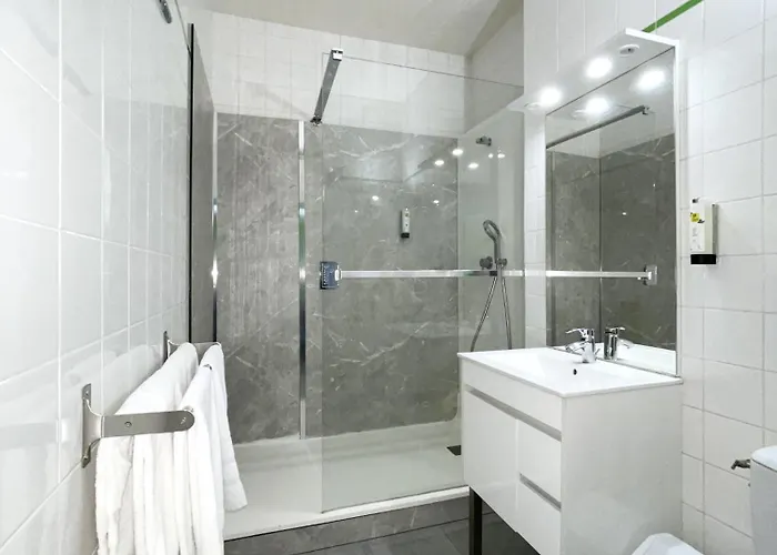 Szálloda De L'omois 2*