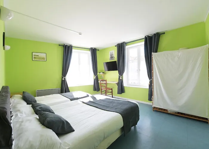 De L'omois Szálloda 2*