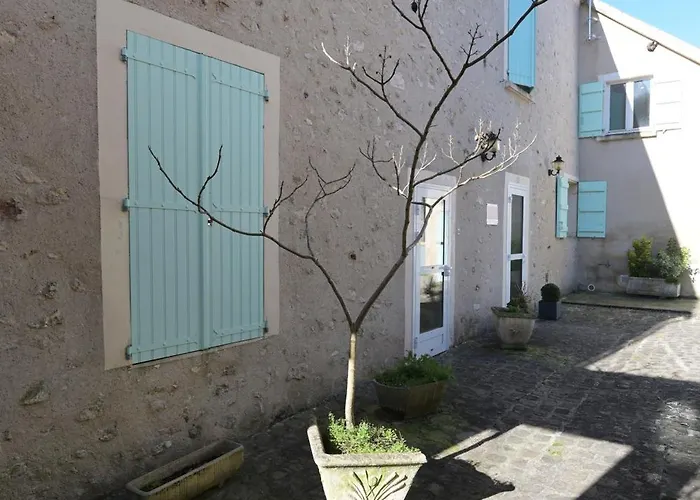 De L'omois Szálloda 2*